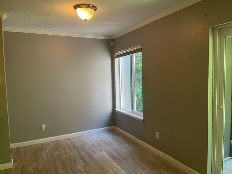 Building Photo - Adorable 2bd Condo in Federal Way