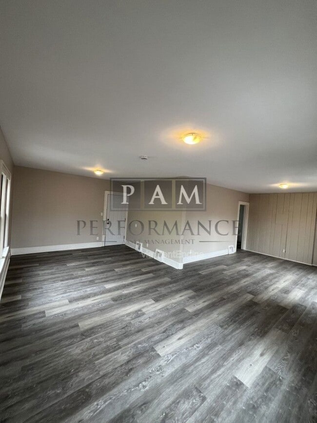 Building Photo - 1213 Superior St