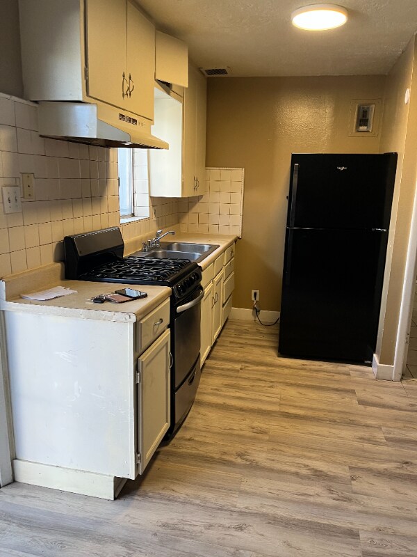 Building Photo - 225 Vermont St NE