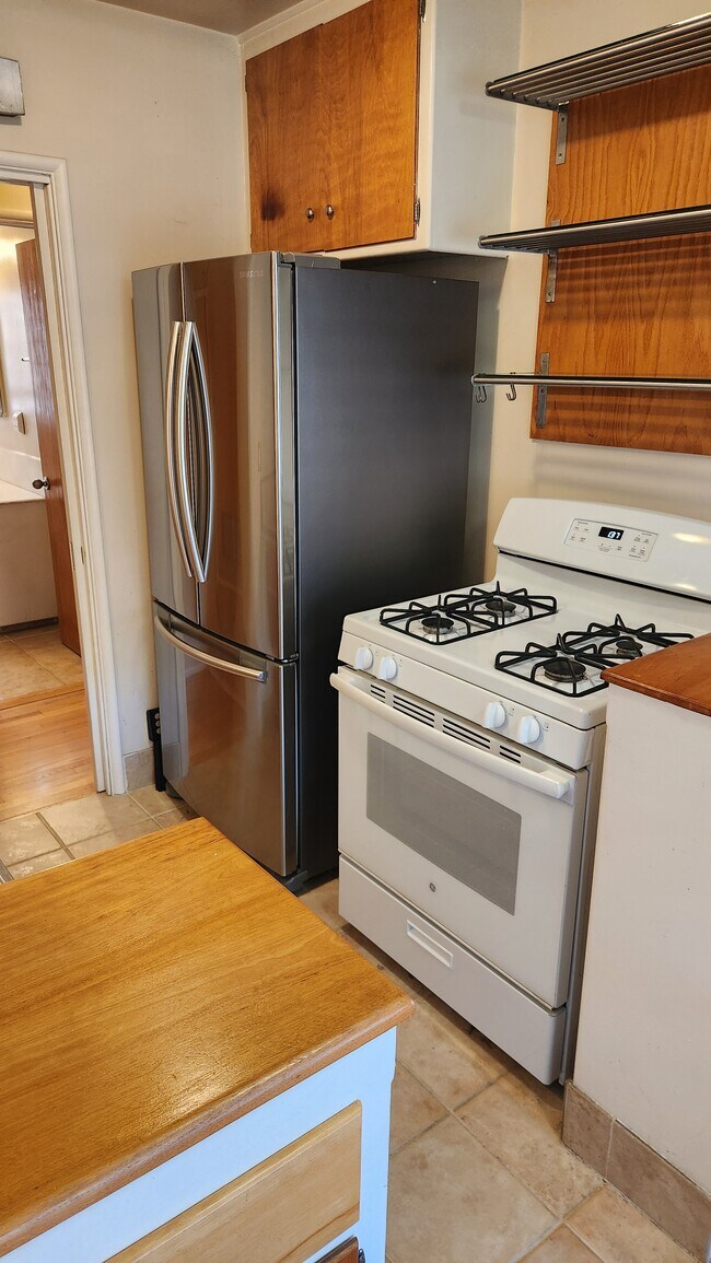 Building Photo - 2222 2nd St