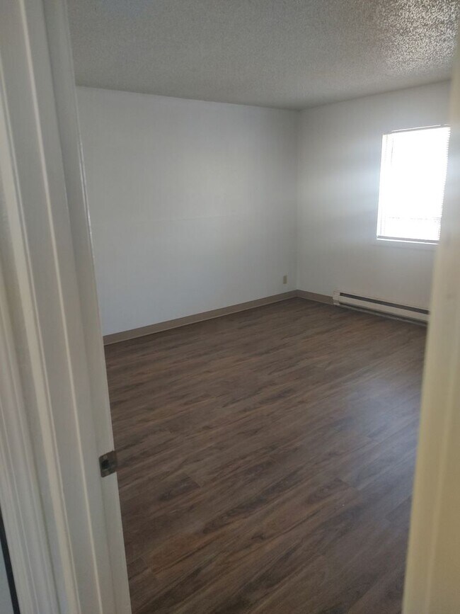 Building Photo - Located in Lakeview! Newly Renovated 3 Bedroom, 1 Bathroom Home