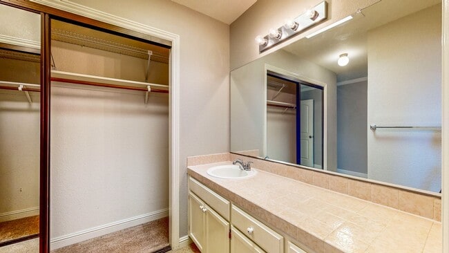 Building Photo - Well Maintain West Side Single Story 3 bedroom 2 bathroom home with 2 car garage