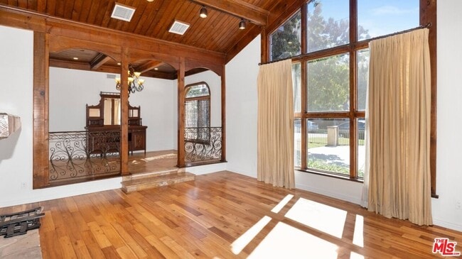 Building Photo - 12841 Landale St