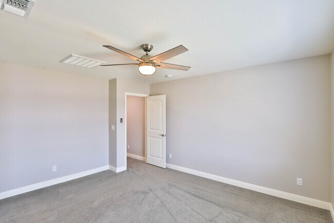 Building Photo - 9805 E Specter Dr