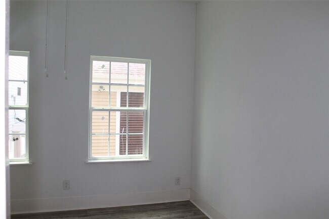 Building Photo - 1015 30th St