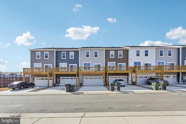 Building Photo - 8816 Selby Ct