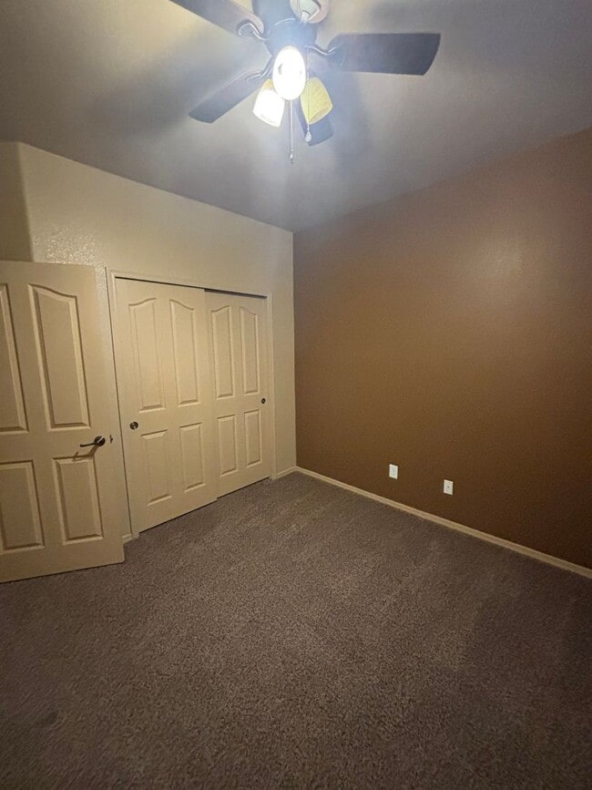 Building Photo - 5558 Wilder Dr
