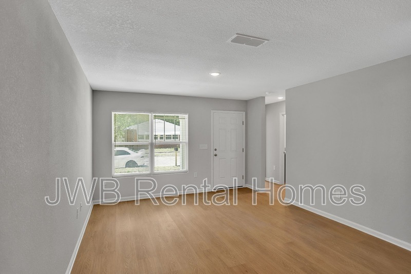 Building Photo - 2117 Moncrief Rd