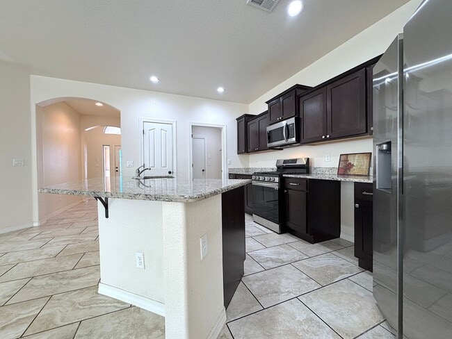 Building Photo - East El Paso 3 bed Refrig A/C