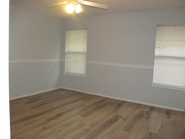 Building Photo - 8819 Diamond Lake Ln