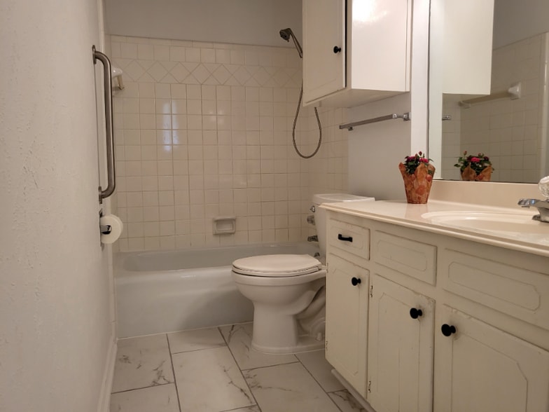 Building Photo - 501 Northridge St