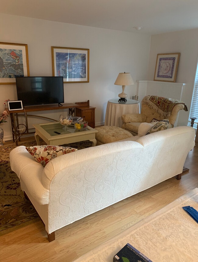 Building Photo - 42 Monticello Dr