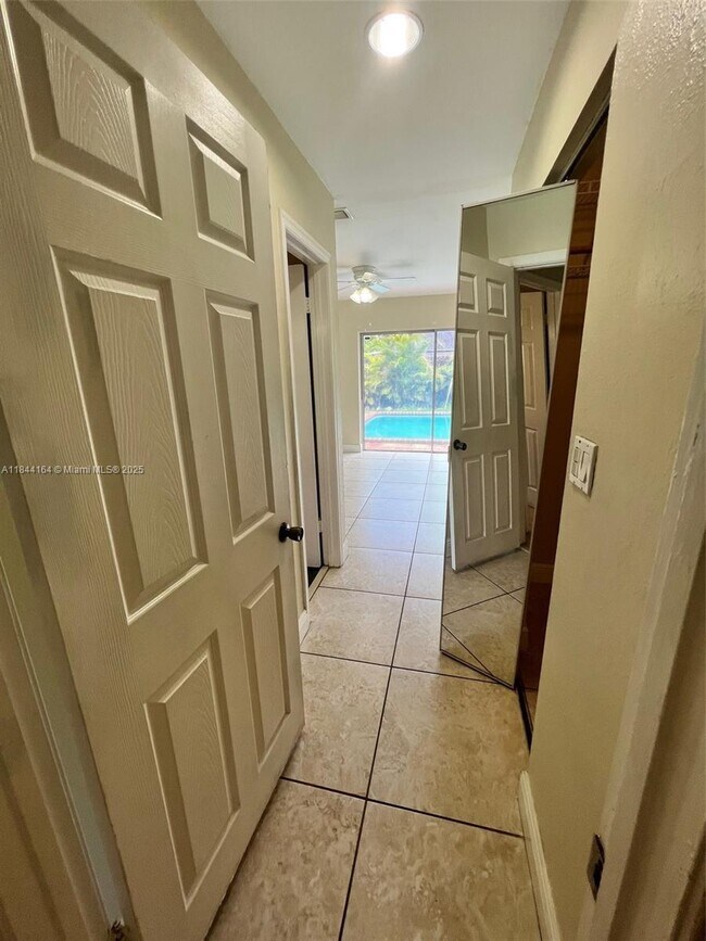 Building Photo - 10511 SW 145th Ct