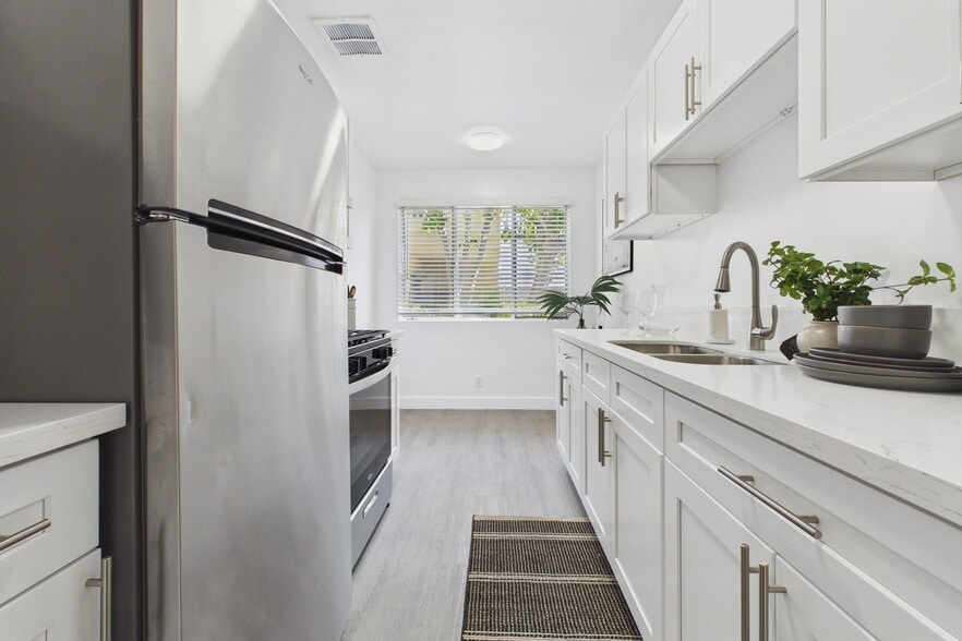 Building Photo - Sepulveda Apartments