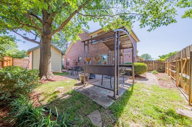 Building Photo - Charming 3-Bed Home by downtown Grapvine