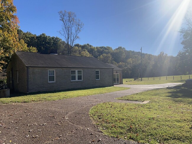 Building Photo - Quaint home on beautiful 2 acres!