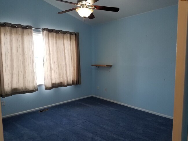 Building Photo - House For Lease