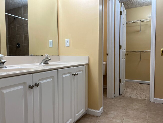 Building Photo - Lovely North Macon Home