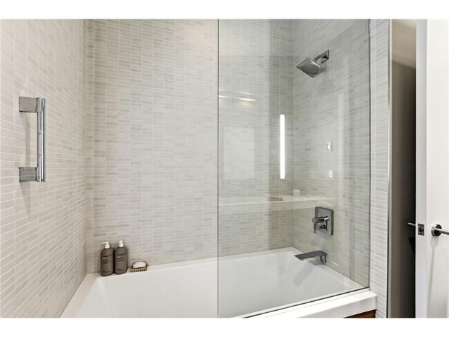 Building Photo - 20650 Bayview Ct
