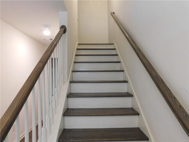 Building Photo - 887 Society Cir