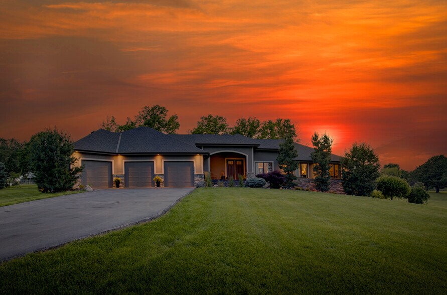 Primary Photo - 4606 S 184th Plz