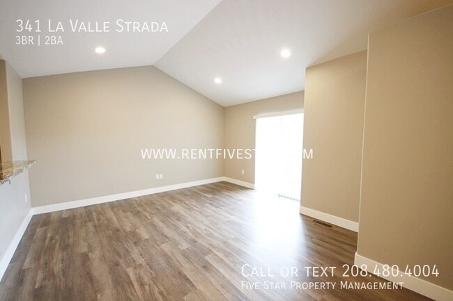 Building Photo - 341 La Valle Strada Ln