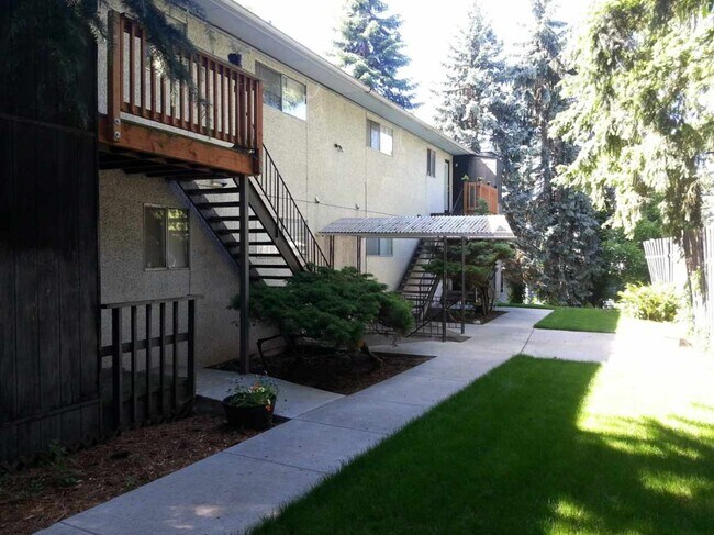 Building Photo - 1701 Lakeway Dr