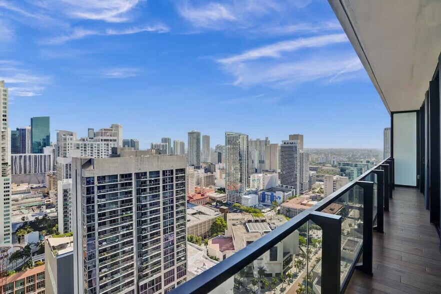 Building Photo - 398 NE 5th St