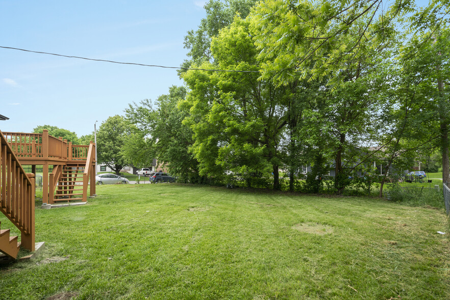 Huge backyard! - 501 N Monroe St