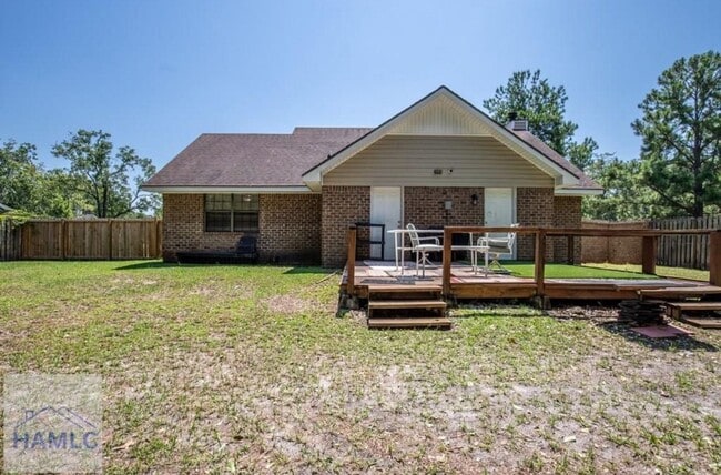 Building Photo - Charming 3 Bedroom, 2 Bath Home! Enjoy a c...