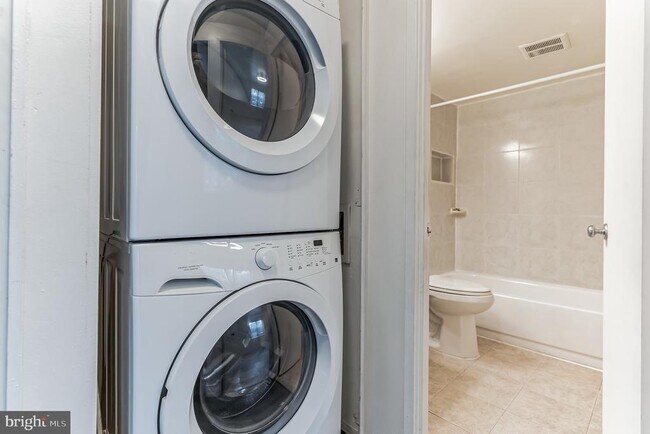 Building Photo - 7598 Gales Ct