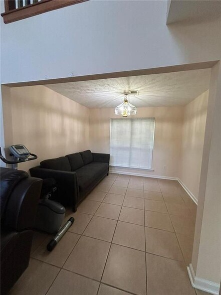 Building Photo - 5335 Lakebrooke Run