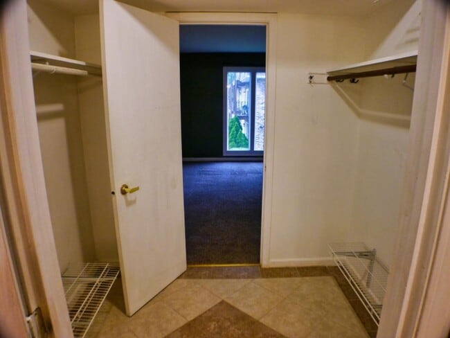 Building Photo - 10308 Circle Dr