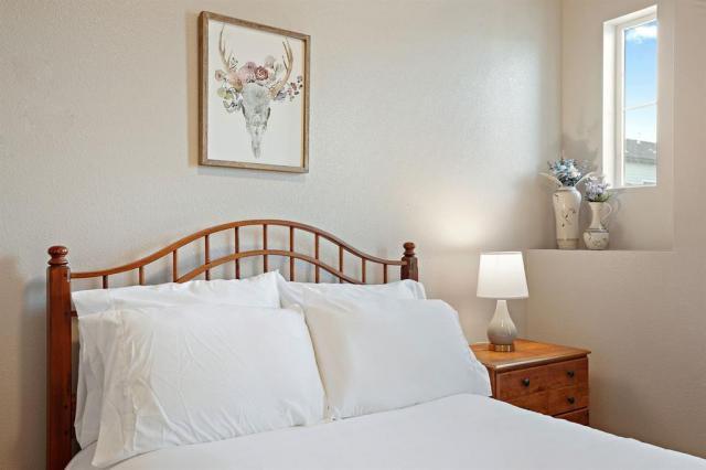 Building Photo - 4 bedroom in Meridian CA 83642