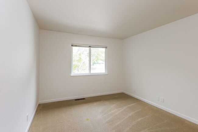 Building Photo - Available! Beautiful 3 Bedroom Townhome In Walnut Creek!