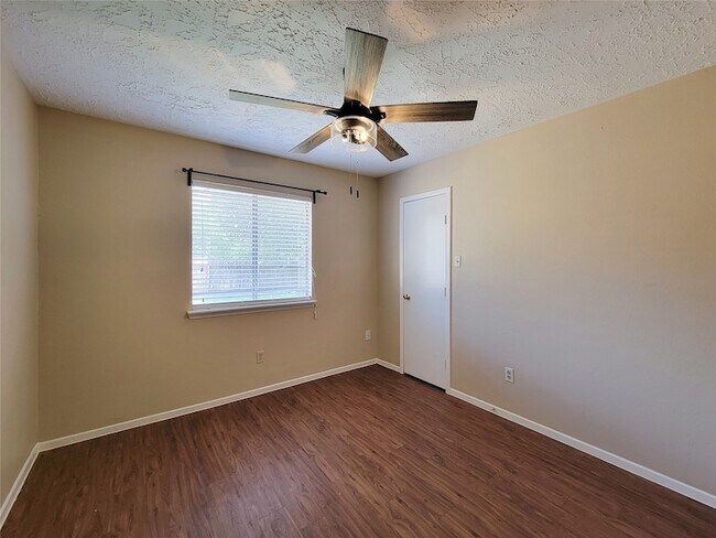 Building Photo - 3415 Wingdale Ct
