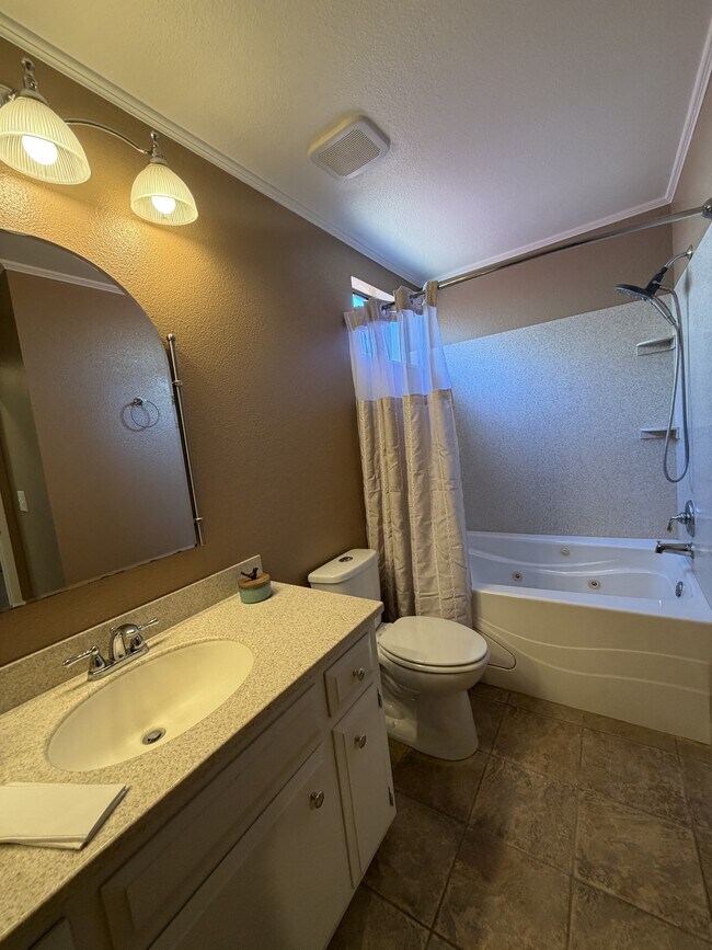Building Photo - 113 Riverview Ct