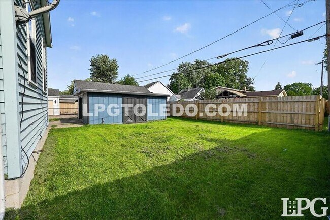Building Photo - 2849 W Laskey Rd