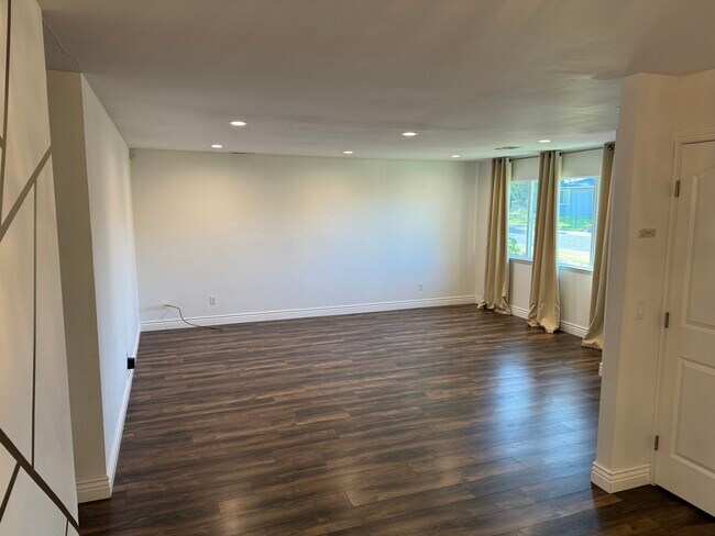 Building Photo - 6207 Burntwood Way