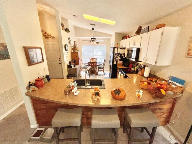 Building Photo - 7831 Barclay Rd