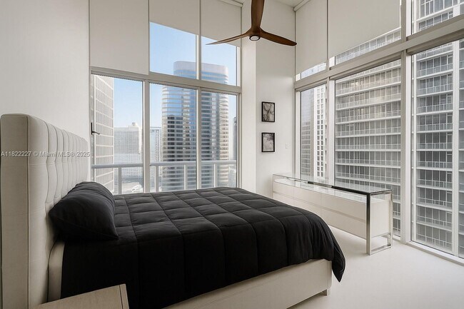 Building Photo - 475 Brickell Ave