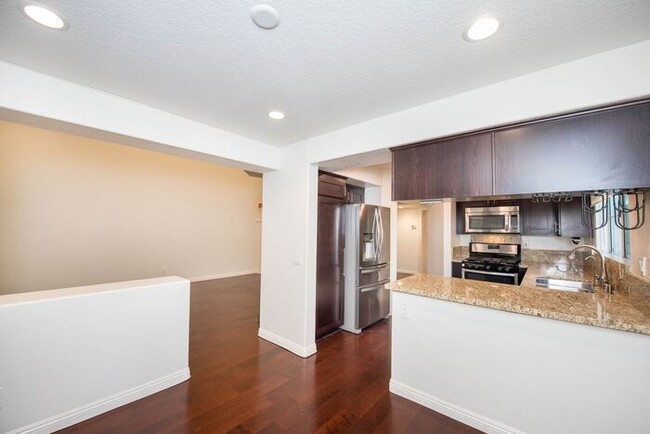 Building Photo - Anaheim Hills Beauty