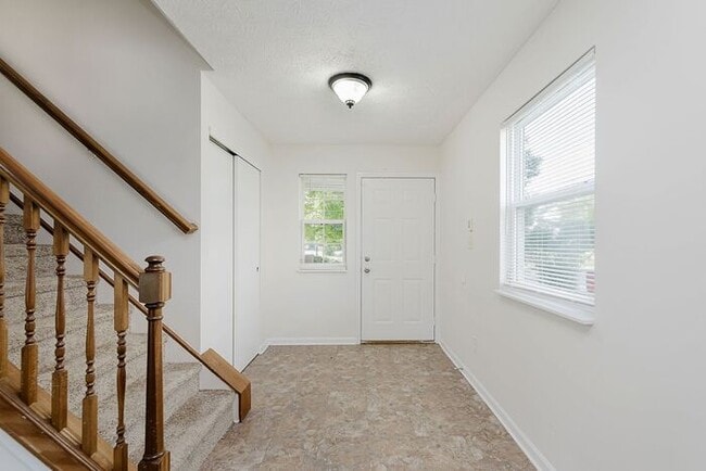 Building Photo - Perfect Family Home