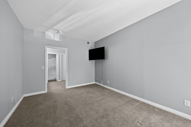 Building Photo - 24145 Del Monte Dr.