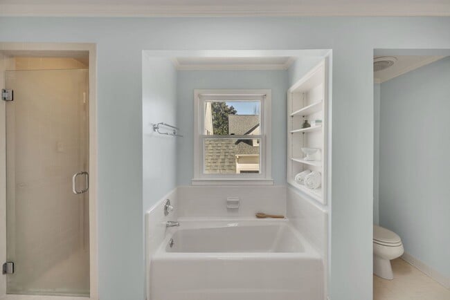 Building Photo - Luxury unfurnished 4BR/4.5BA Tudor in Belle Meade Links.