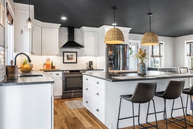 Building Photo - 119 Sycamore St