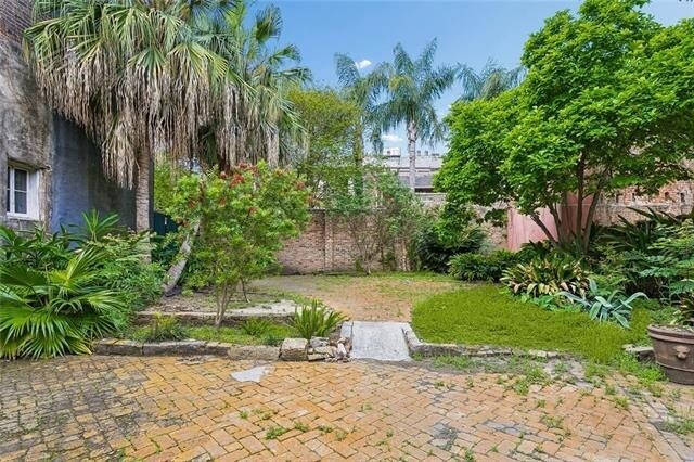 Building Photo - 629 Royal St