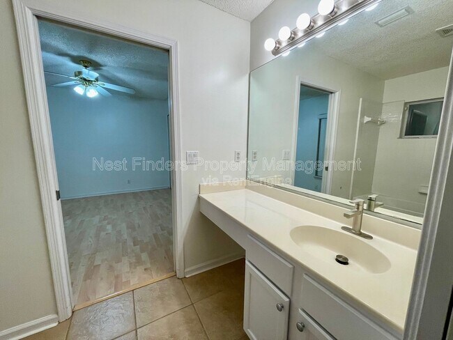 Building Photo - 2127 Forest Gate Dr W