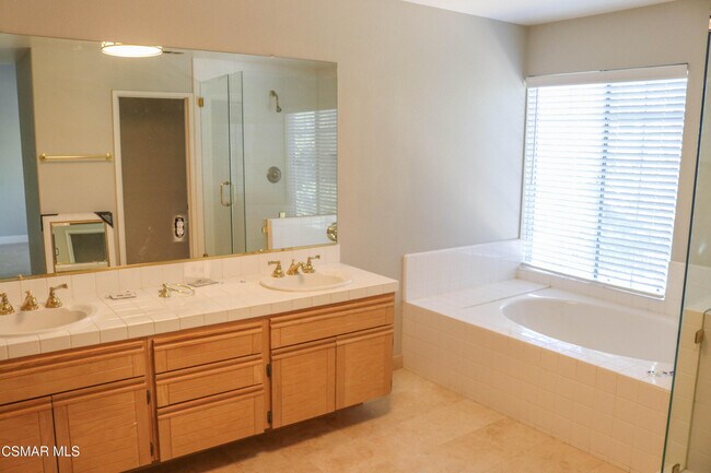 Building Photo - 1032 Cherry Creek Cir