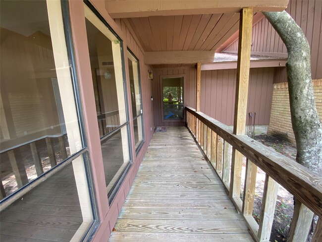 Building Photo - 24600 Darkwood Ct